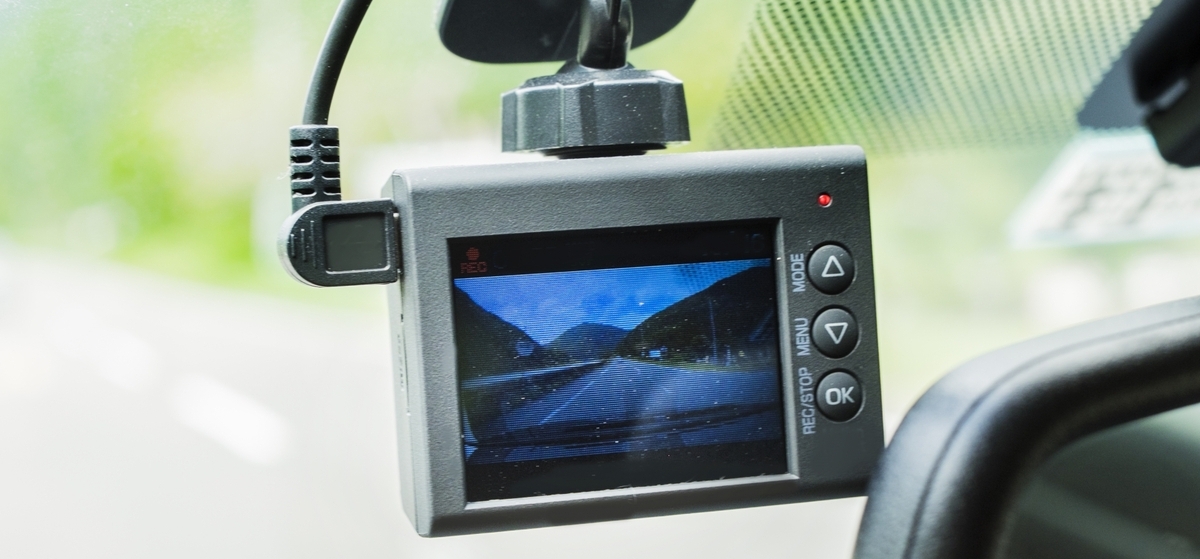 コラム「ドライブレコーダーは浮気の証拠になるか」を公開しました。